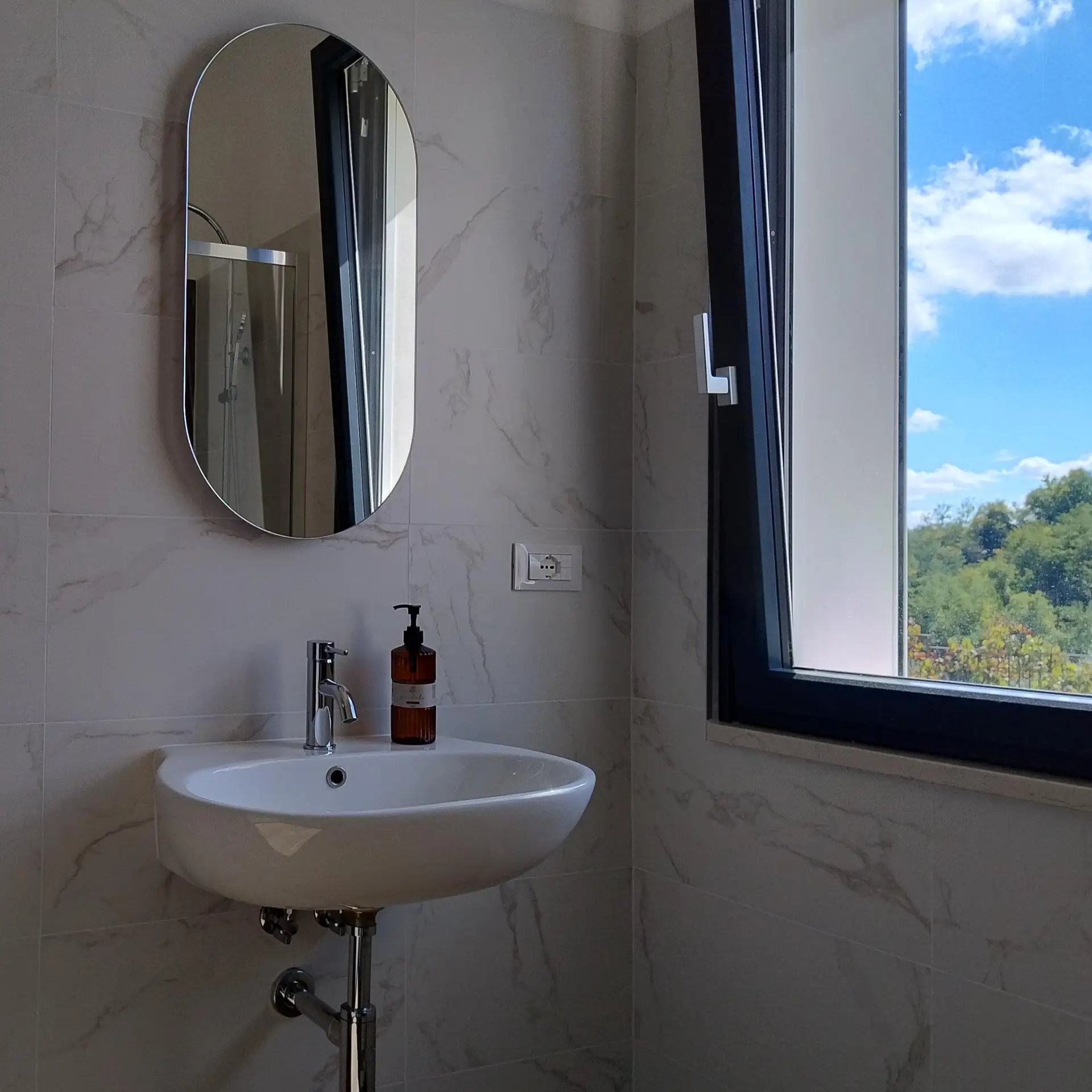 Sink bathroom